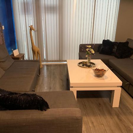 2 Bedroom Free Parking By Concert Square Sleeps 8 Liverpool Bagian luar foto