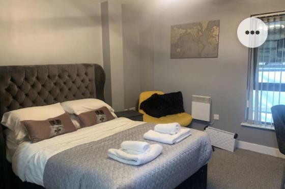 2 Bedroom Free Parking By Concert Square Sleeps 8 Liverpool Bagian luar foto