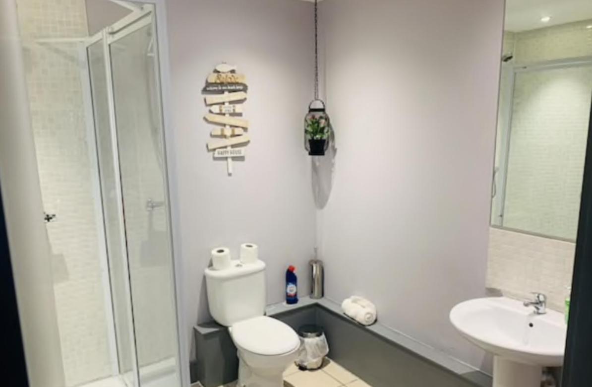 2 Bedroom Free Parking By Concert Square Sleeps 8 Liverpool Bagian luar foto