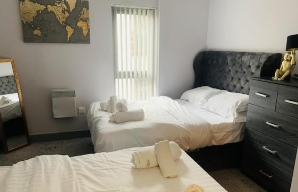 2 Bedroom Free Parking By Concert Square Sleeps 8 Liverpool Bagian luar foto
