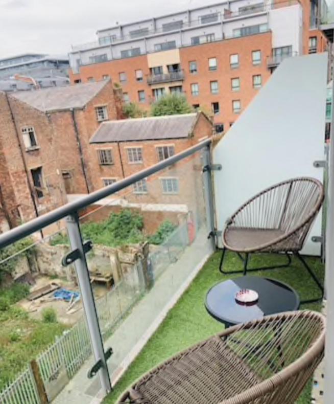 2 Bedroom Free Parking By Concert Square Sleeps 8 Liverpool Bagian luar foto